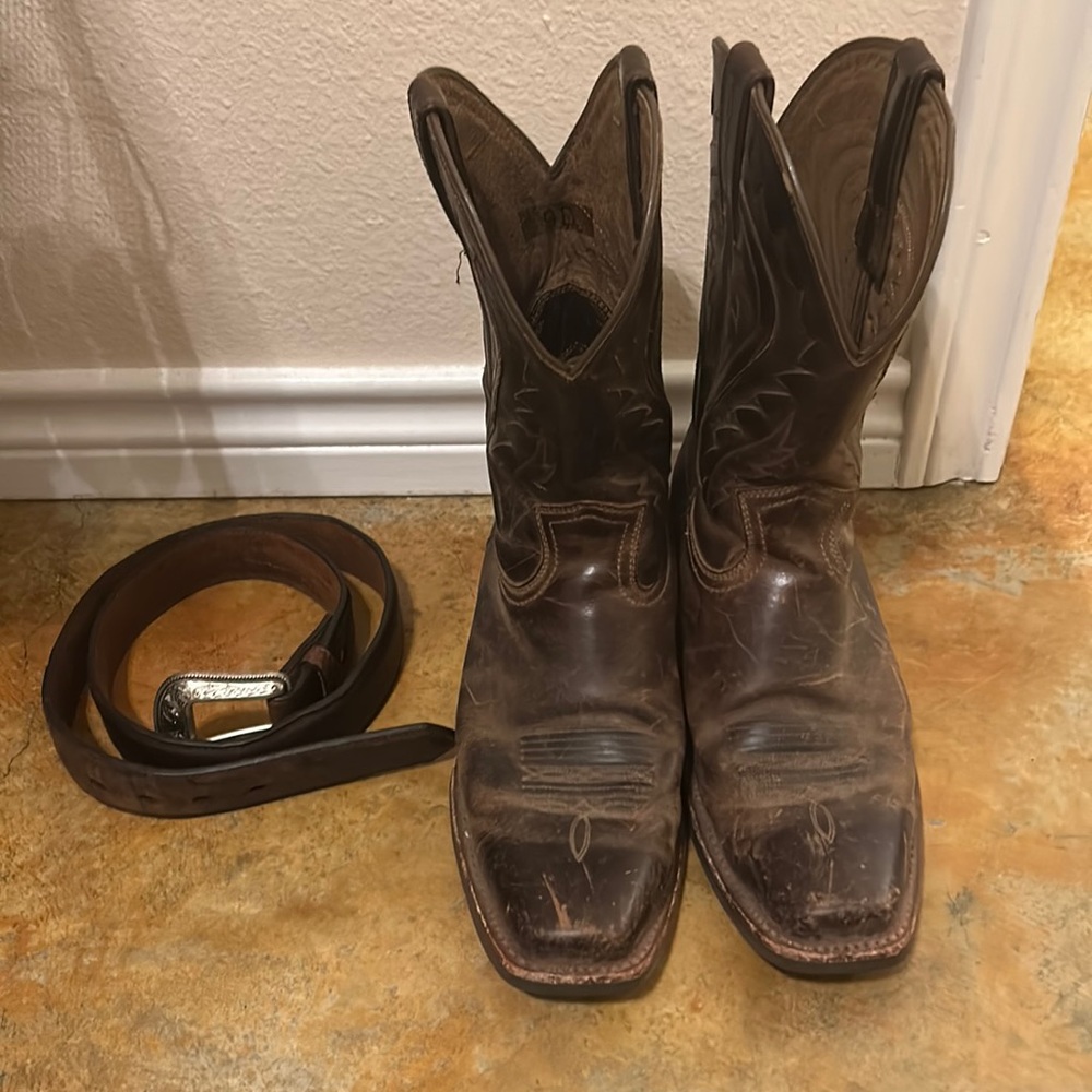 Ariat Oiled Leather Cowboy Boots & Matching Belt